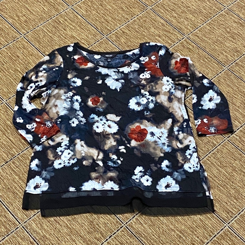 🔥Simply Vera by Vera Wang floral top (B2 for 50%)